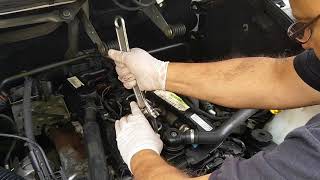 Mercedes Sprinter Injector Removal [upl. by Alpert411]