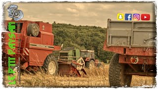 🌾 Moisson dun autre temps  OLD TRACTORS AT WORK   IH 933  1055XL amp John Deere 550 🚜😯 [upl. by Dajma]